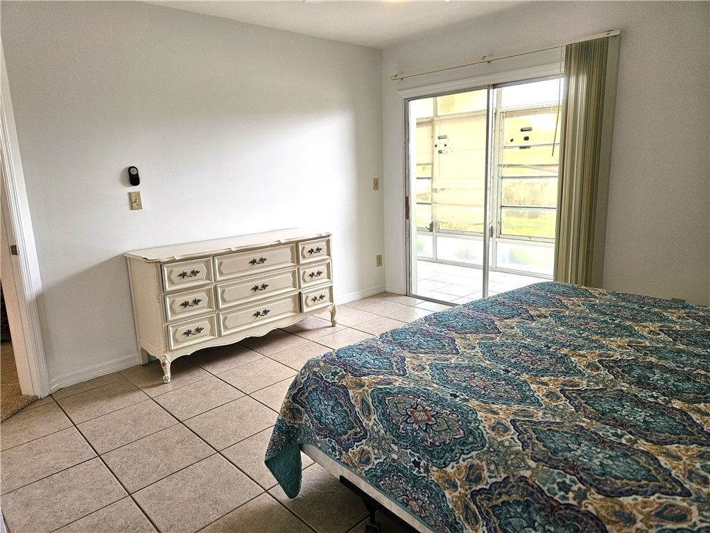 31 Pine Arbor Lane, Unit 102, Vero Beach, FL 32962 Photo