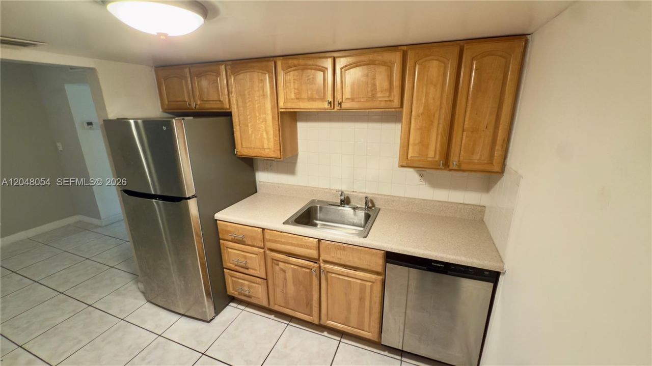 1855 NE 121st St , Unit 16, North Miami, FL 33181 Photo