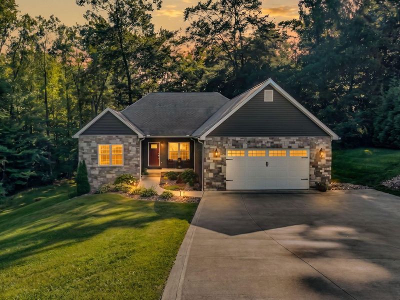 599 Meadowdale Drive , Mansfield, OH 44907 Photo 2