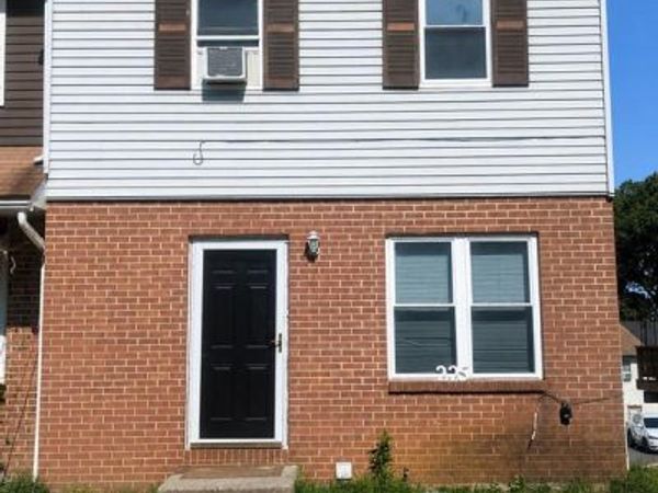 2825 RHONDA LANE , ALLENTOWN, PA 18103