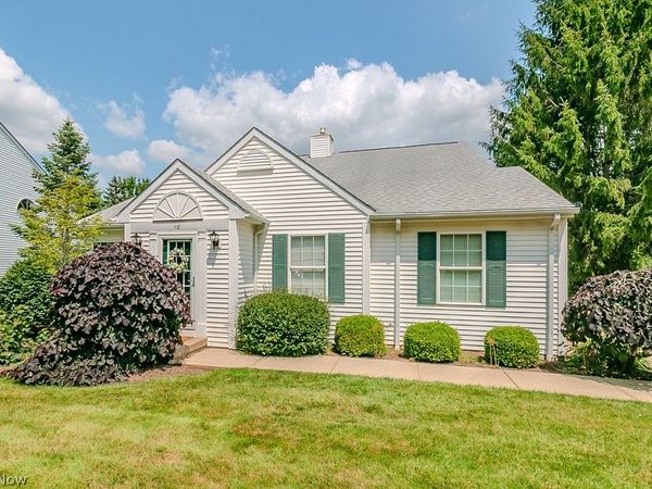 118 Kensington Court , Aurora, OH 44202
