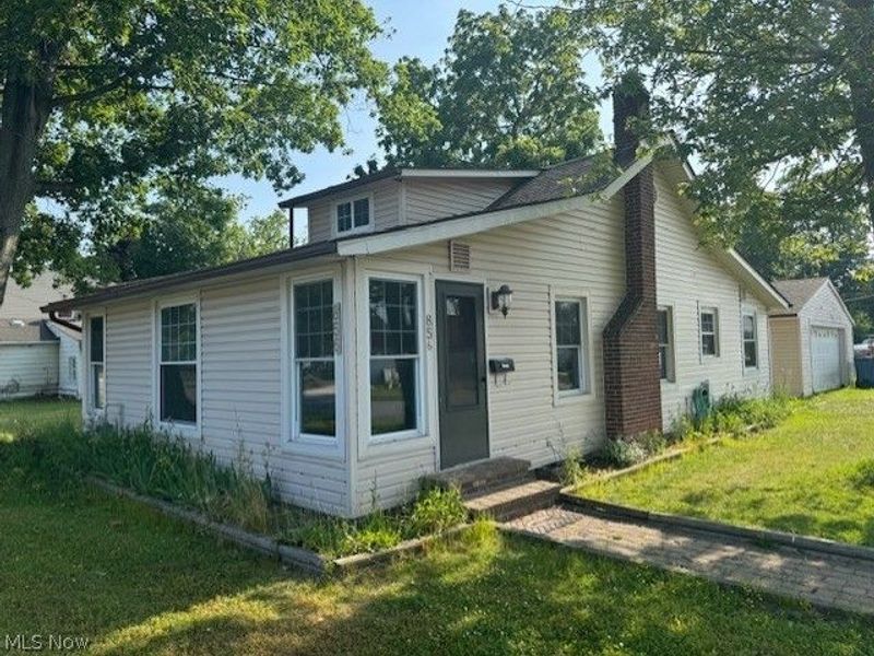 856 Peach Boulevard, Willoughby, OH 44094 Photo 1