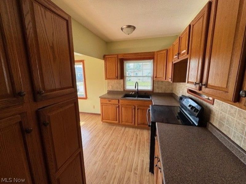 856 Peach Boulevard, Willoughby, OH 44094 Photo 5