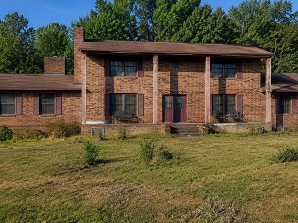 126 Southeast Walnut Drive, Wise, VA 24293