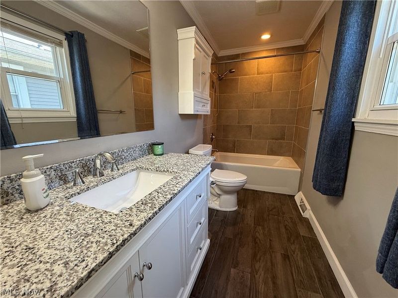 7682 Pinehurst Drive, Mentor on the Lake, OH 44060 Photo 14