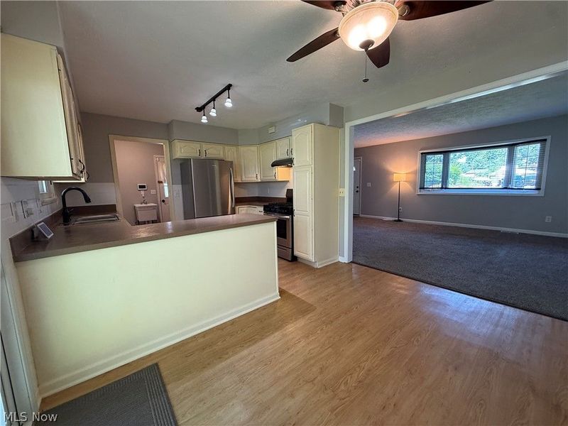 7682 Pinehurst Drive, Mentor on the Lake, OH 44060 Photo 4