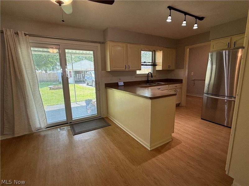 7682 Pinehurst Drive, Mentor on the Lake, OH 44060 Photo 5