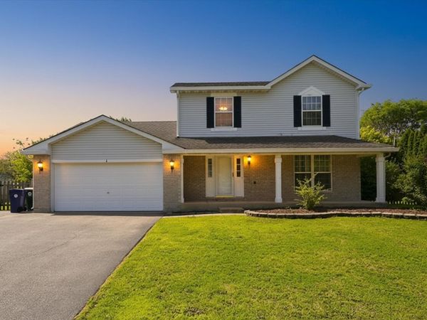 1 Regal Court , Algonquin, IL 60102