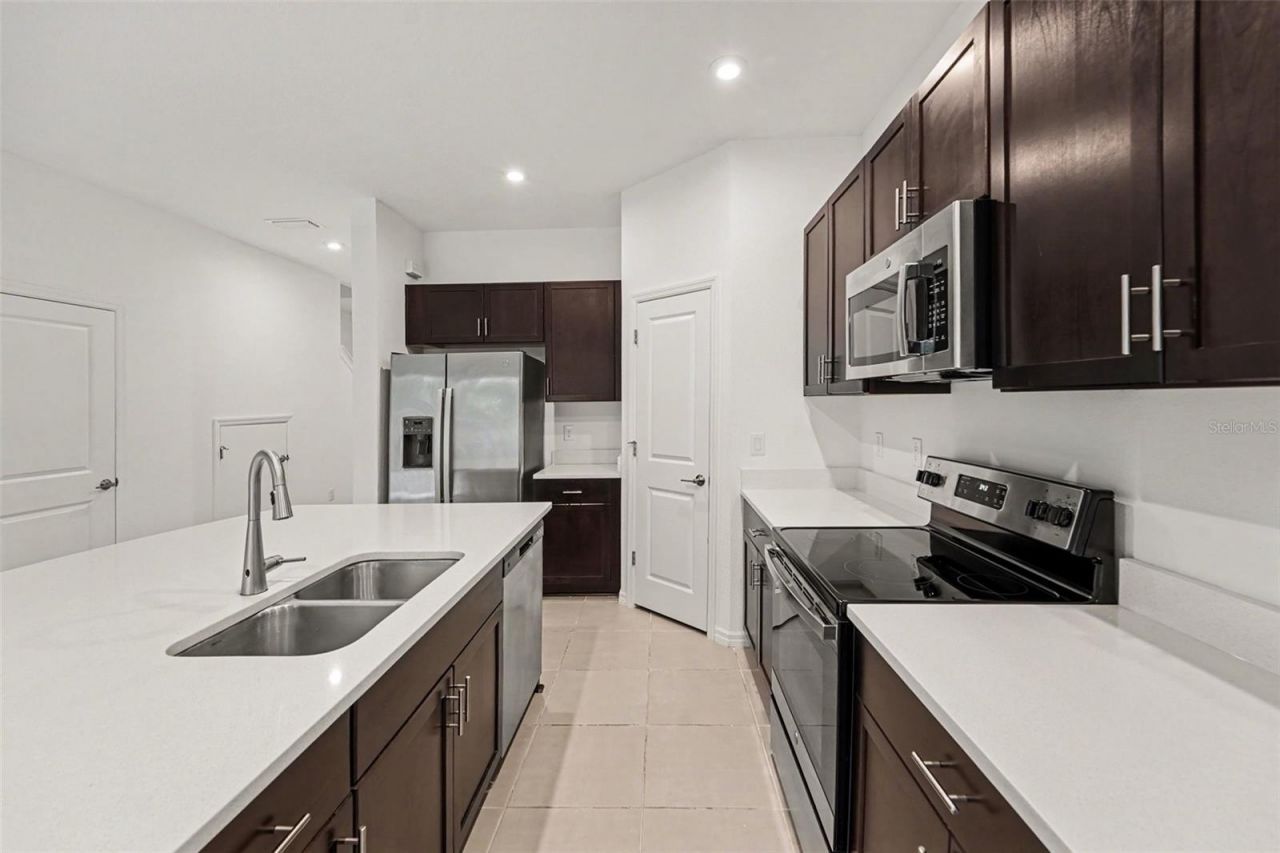 10573 Oakside Drive, Palmetto, FL 34221 Photo