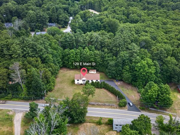 129 East Main Street, Hampstead, NH 03826
