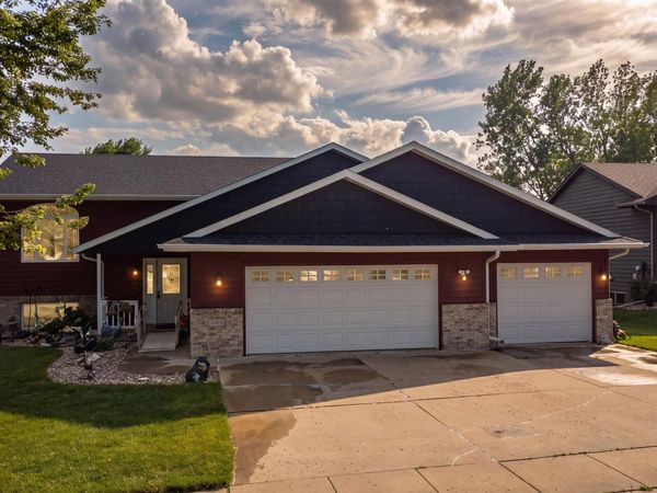 3409 N Orion Dr, Sioux Falls, SD 57107