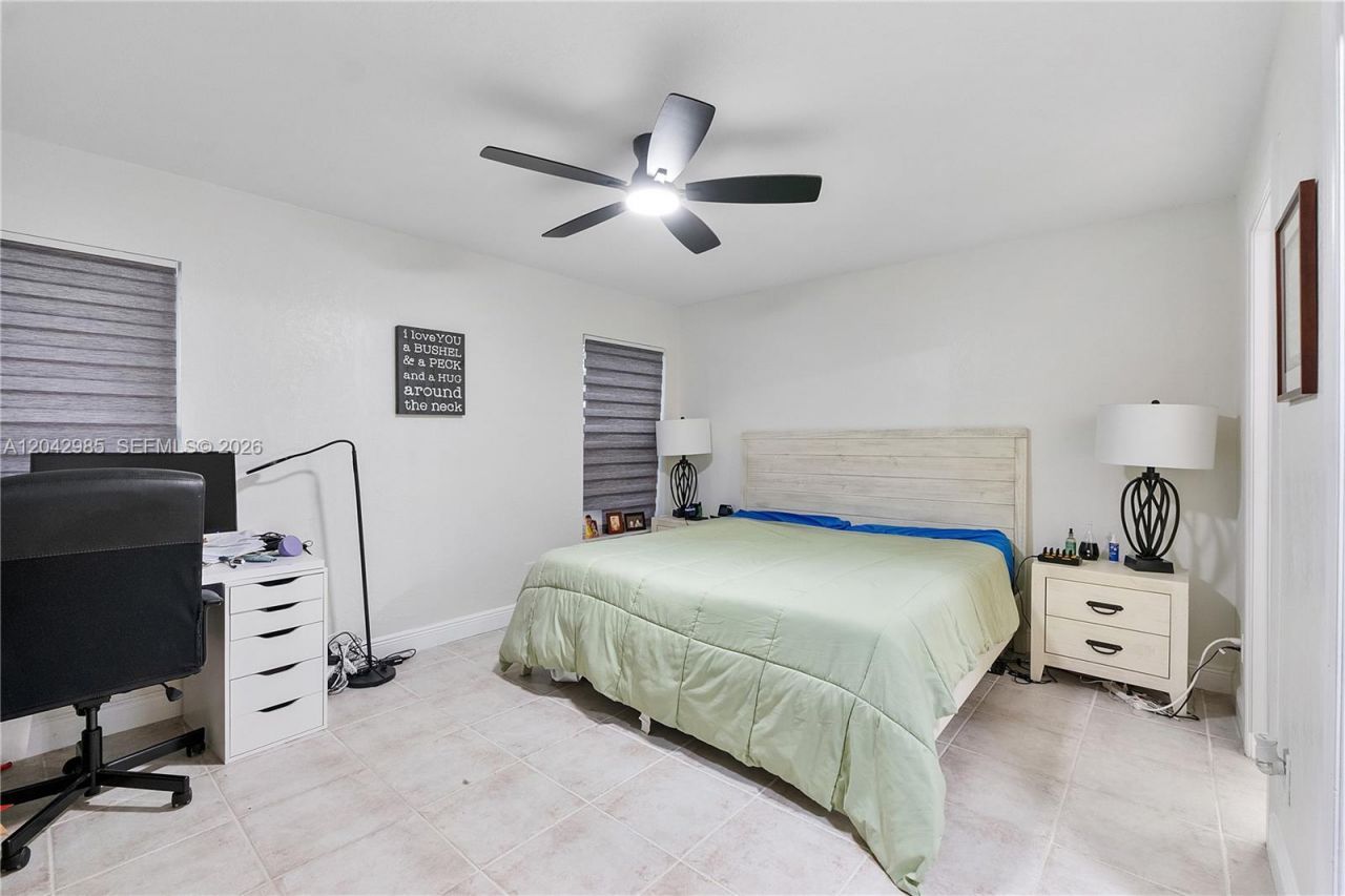 9161 N Lake Park Cir N, Davie, FL 33328 Photo