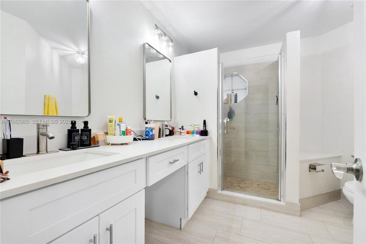 9161 N Lake Park Cir N, Davie, FL 33328 Photo