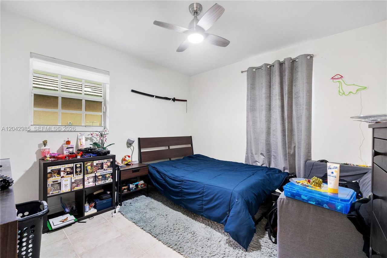 9161 N Lake Park Cir N, Davie, FL 33328 Photo