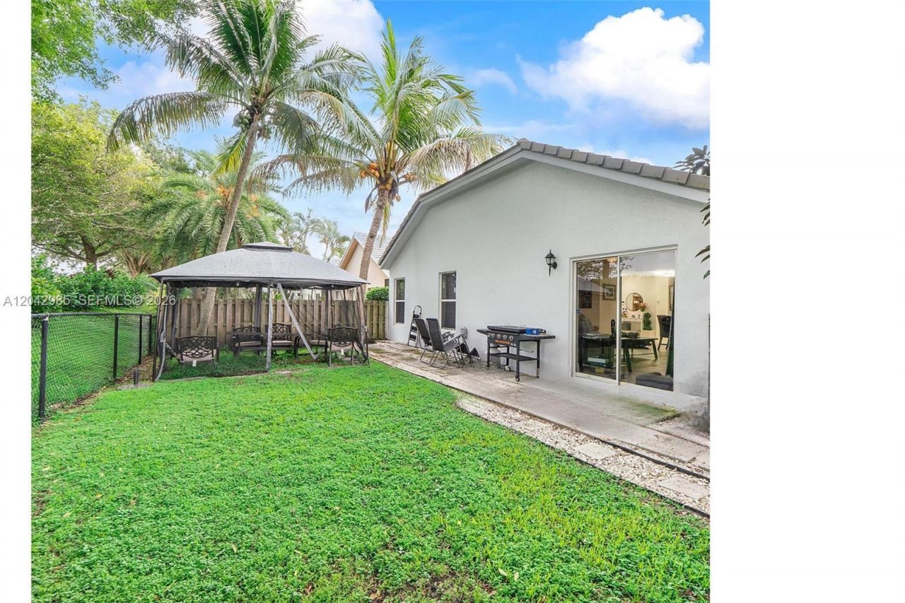 9161 Lake Park Cir N, Davie, FL 33328 Photo