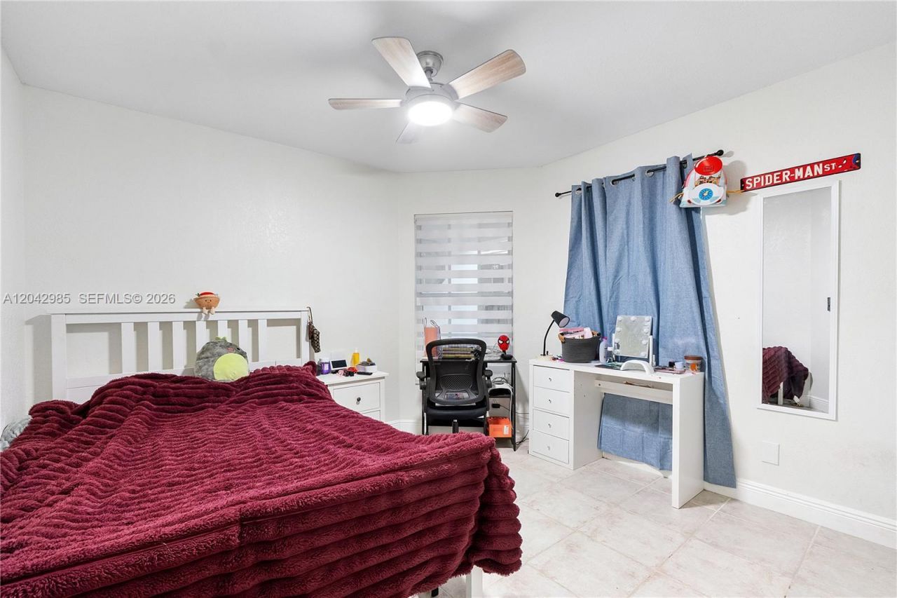 9161 N Lake Park Cir N, Davie, FL 33328 Photo
