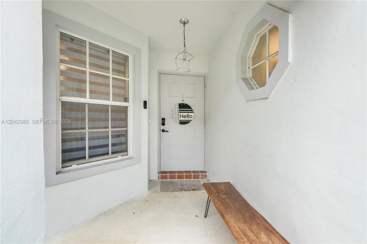 9161 N Lake Park Cir N, Davie, FL 33328 Photo
