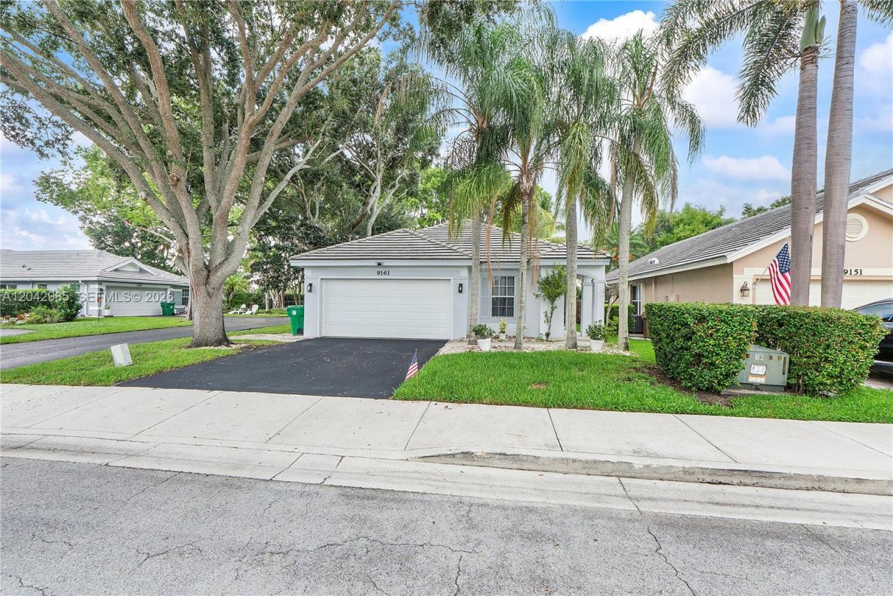 9161 Lake Park Cir N, Davie, FL 33328 Photo