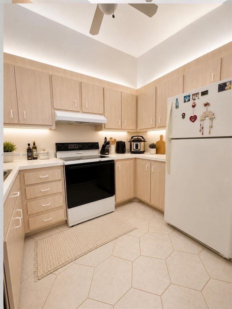 301 N Pine Island Rd , Unit 220, Plantation, FL 33324 Photo