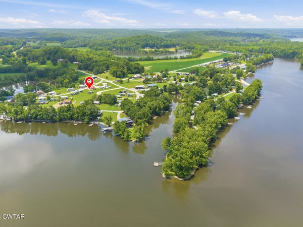 860 Willow Oaks Lane, Decaturville, TN 38329