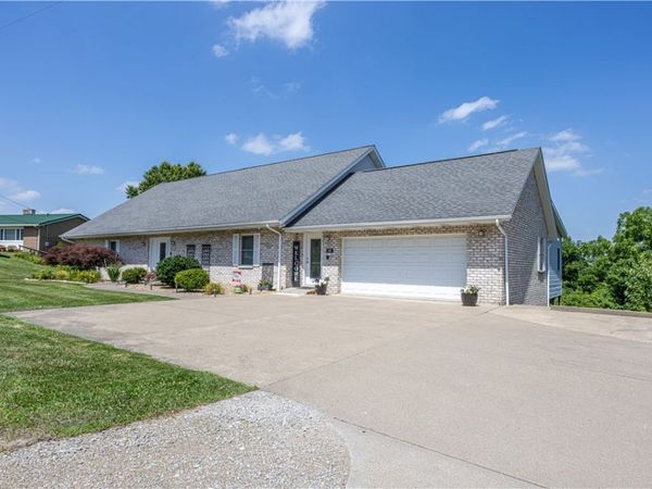 100 Clover Ln, Uniontown, PA 15401