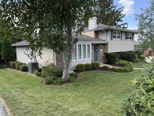 2355 Clarke Crest Drive, Dubuque, IA 52001