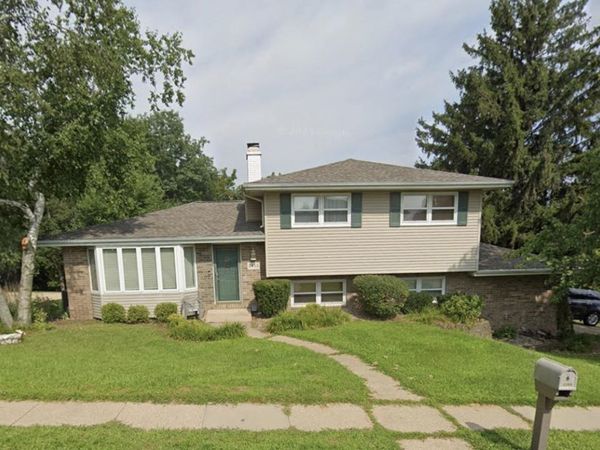 2355 Clarke Crest Drive, Dubuque, IA 52001