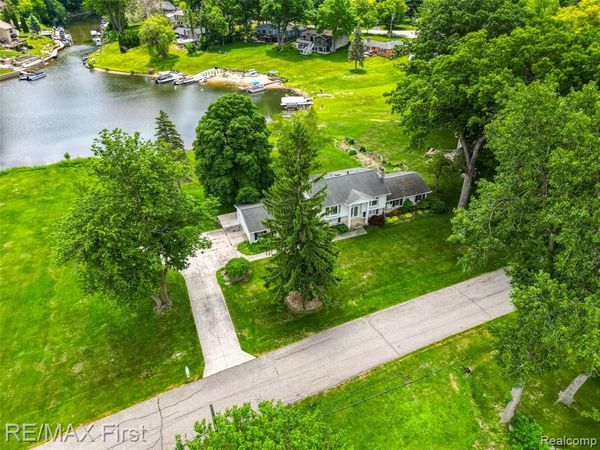 7436 Oak Bay Drive, White Lake Twp, MI 48383