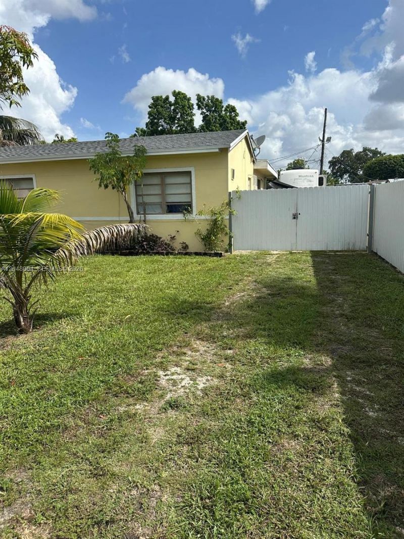 655 NW 152nd St , Unit 655, Miami, FL 33169 Photo