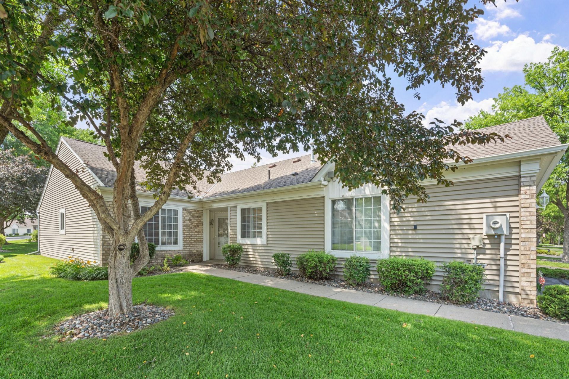 9120 Prairieview Lane N, Champlin, MN 55316 Main Photo