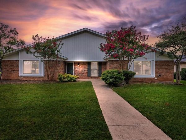 5501 Wood View Street, North Richland Hills, TX 76180