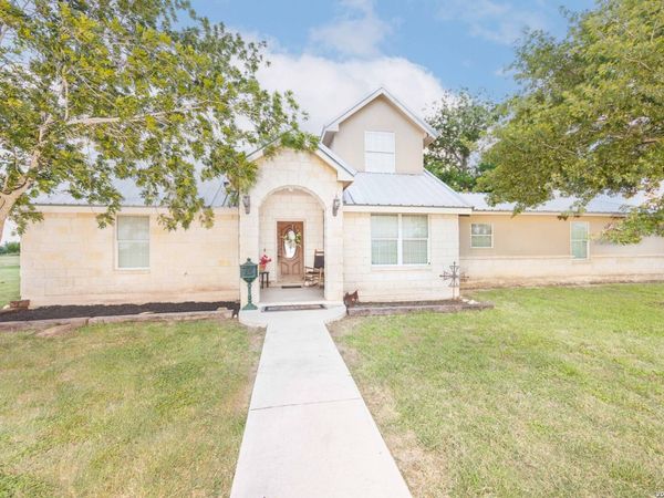 1466 County Road 456, Hondo, TX 78861