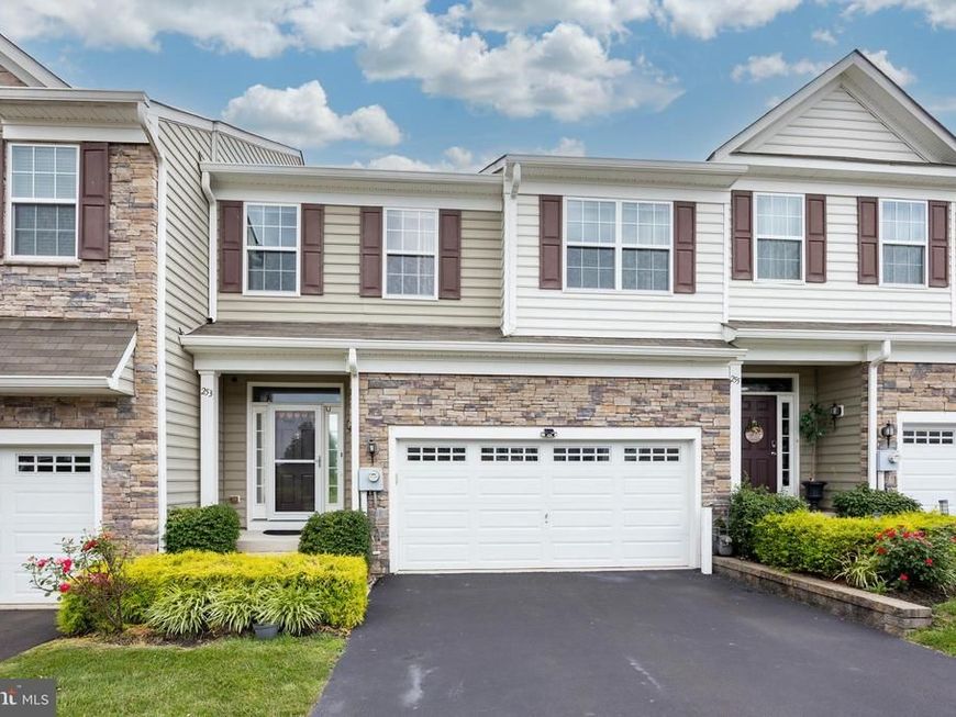 253 Fairfield Circle W, Royersford, PA 19468 Main Photo