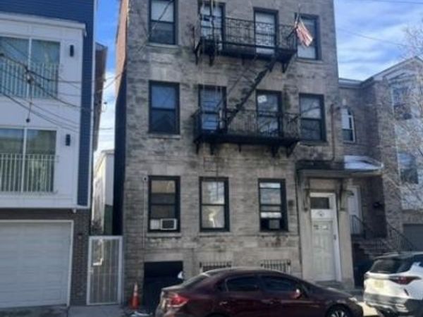 41 Lentz Ave, Newark, NJ 07105
