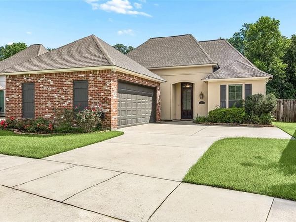 8271 VALENCIA Court, Baton Rouge, LA 70820