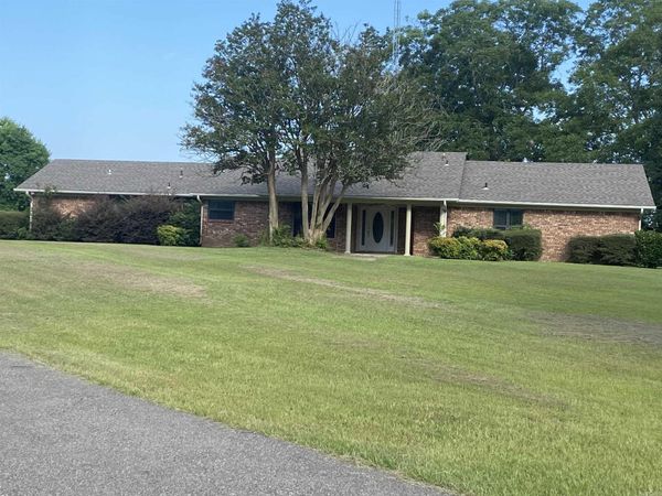 1321 W Johnson Street , Nashville, AR 71852