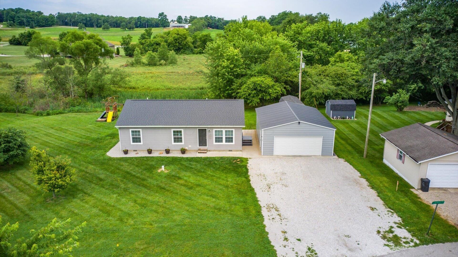 70 Liberty Avenue Se, Jacksontown, OH 43030 Main Photo