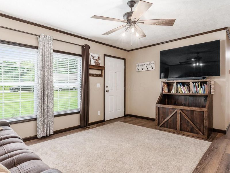 70 Liberty Avenue SE, Jacksontown, OH 43030 Photo 4