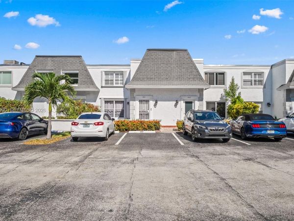 801 NE 27th Ave, Hallandale Beach, FL 33009