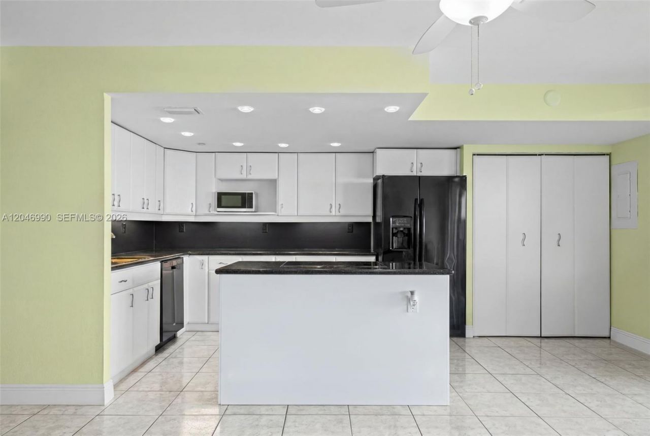 801 NE 27th Ave, Hallandale Beach, FL 33009 Photo