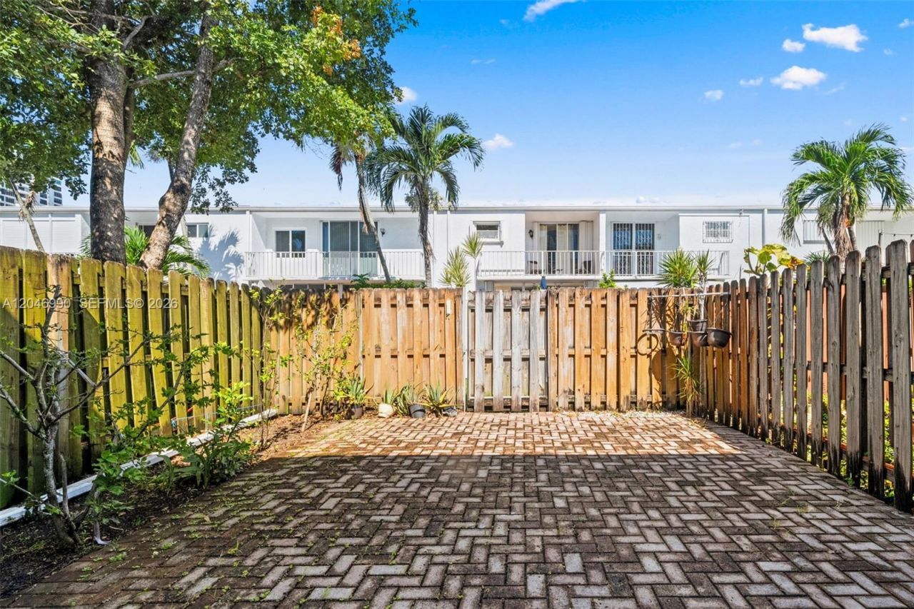 801 NE 27th Ave, Hallandale Beach, FL 33009 Photo