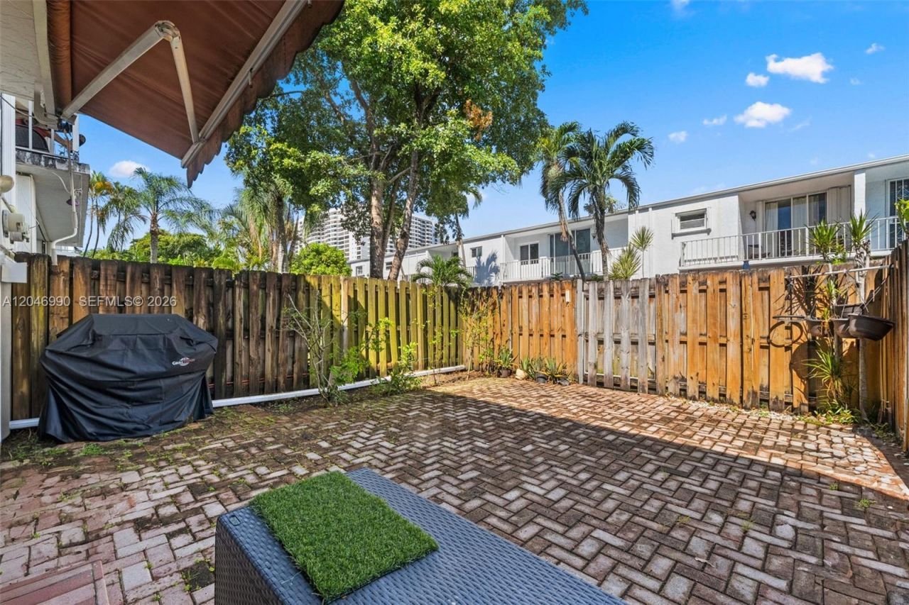 801 NE 27th Ave, Hallandale Beach, FL 33009 Photo