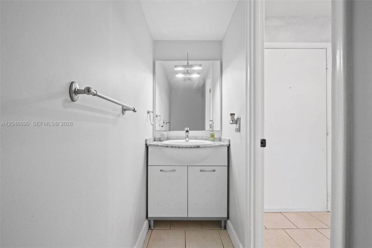 801 NE 27th Ave, Hallandale Beach, FL 33009 Photo