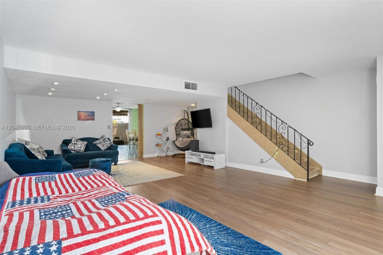801 NE 27th Ave, Hallandale Beach, FL 33009 Photo