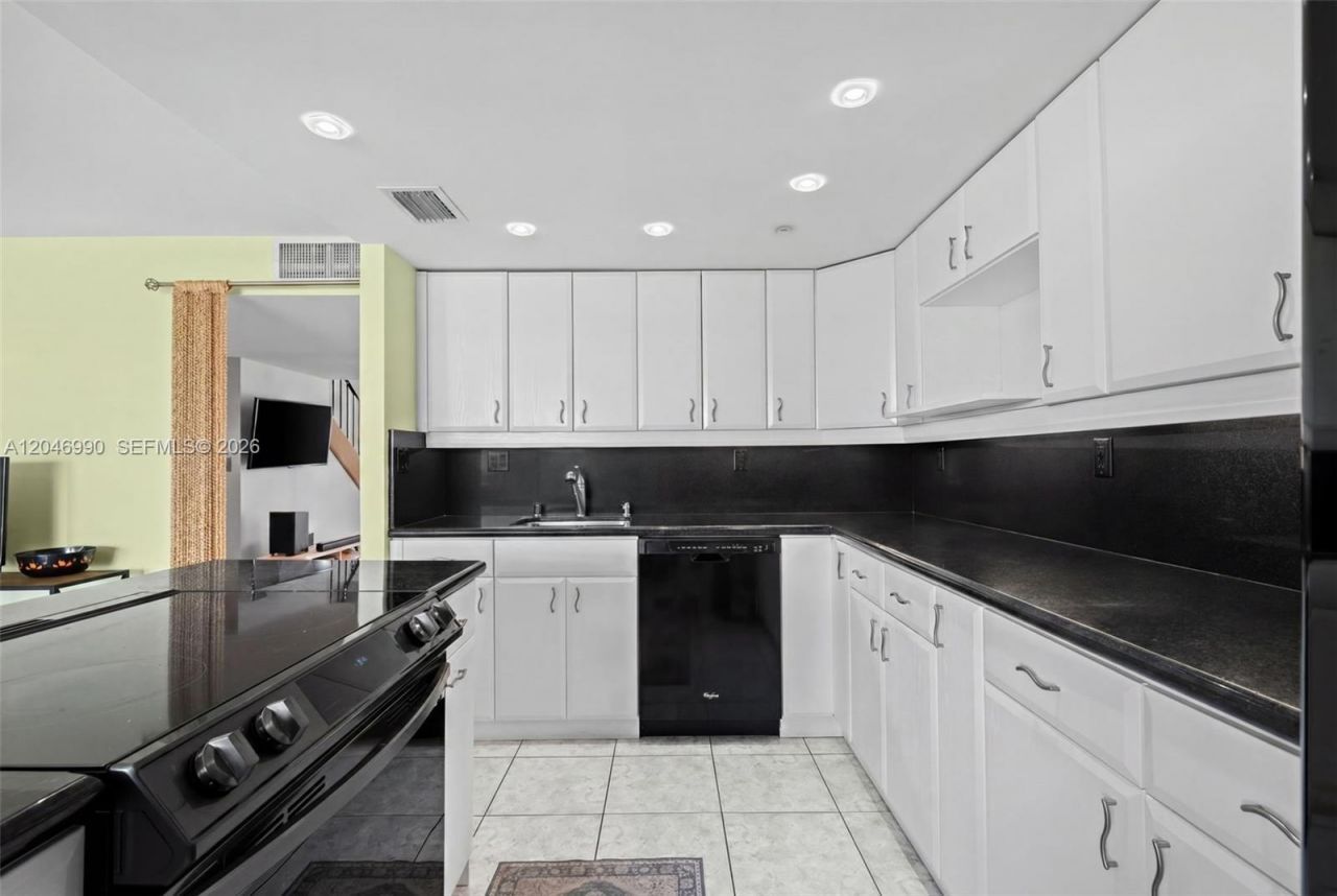 801 NE 27th Ave, Hallandale Beach, FL 33009 Photo