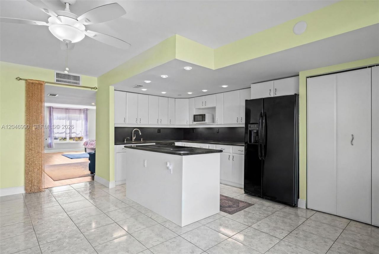 801 NE 27th Ave, Hallandale Beach, FL 33009 Photo
