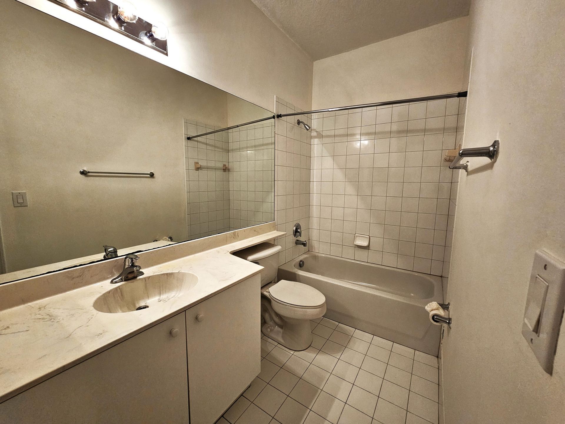 3569 Forest Hill Boulevard, Unit 104, Palm Springs, FL 33406 Photo
