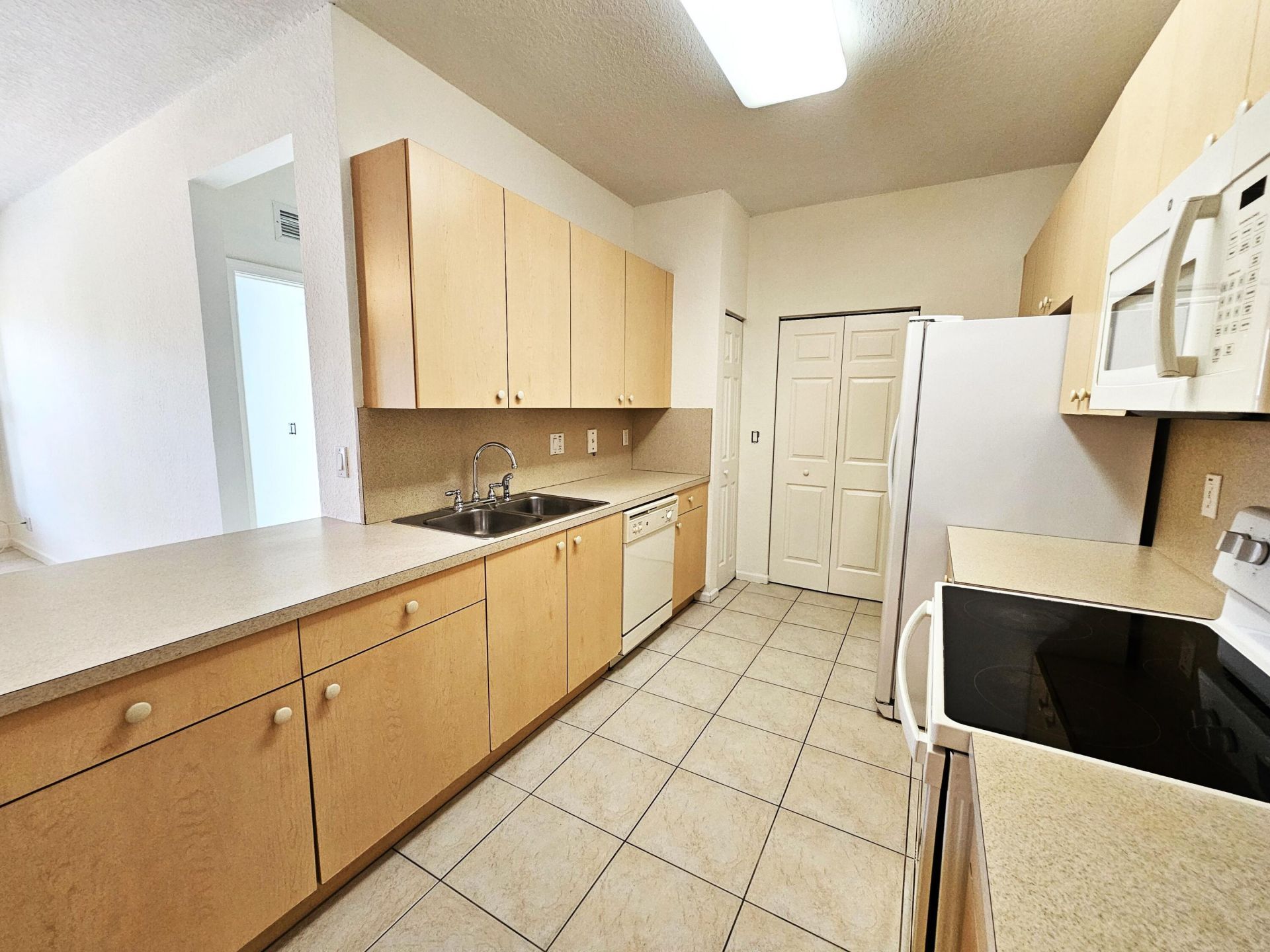 3569 Forest Hill Boulevard, Unit 104, Palm Springs, FL 33406 Photo