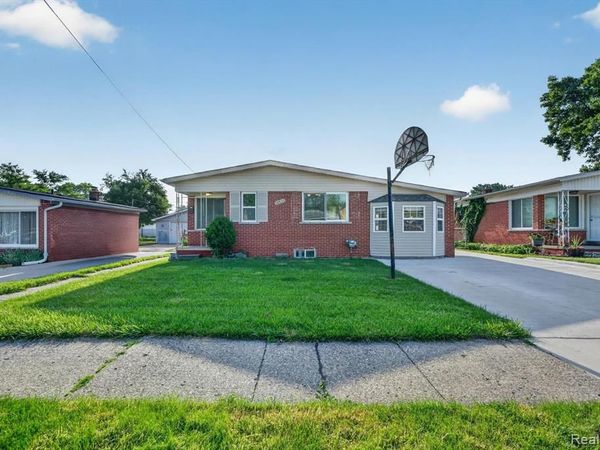 30534 Hennigan Street, Roseville, MI 48066