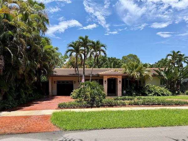 14821 PALMETTO PALM AVENUE, MIAMI LAKES, FL 33014